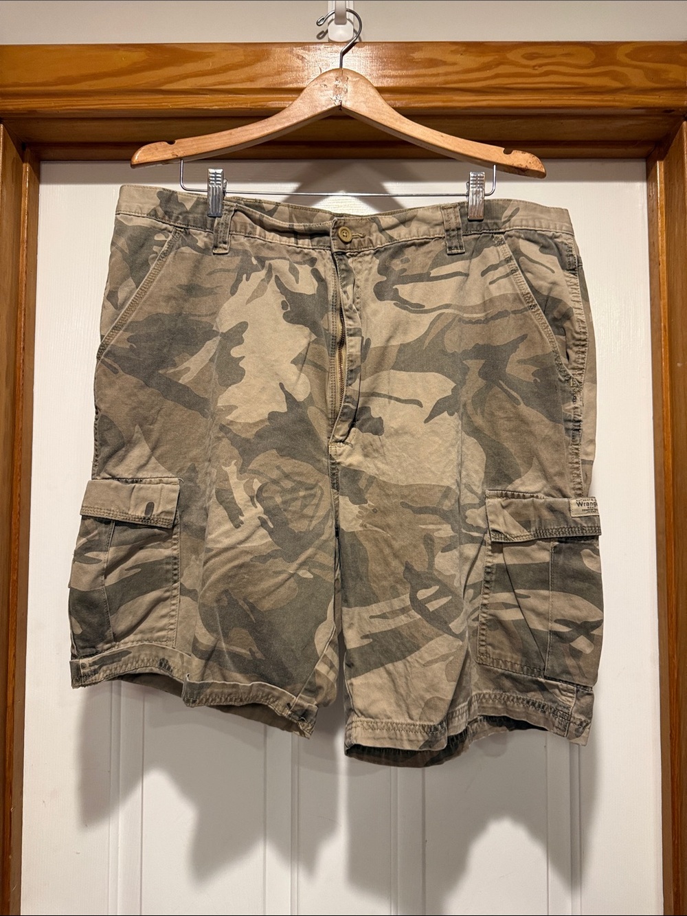 Wrangler Men's Camouflage Cargo Shorts - Tan & Green